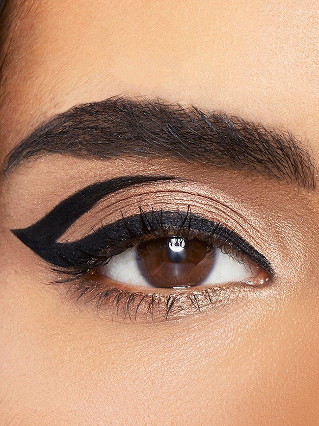 Maybelline Eyeliner - close up of Eye with graphic arrow look