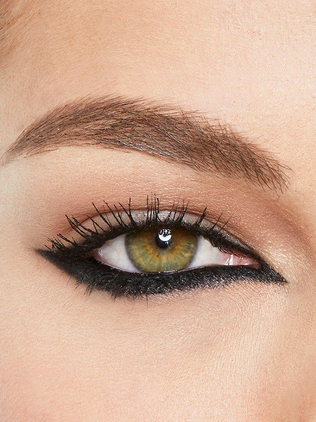 Maybelline Eyeliner - close up of Eye with reverse wing look