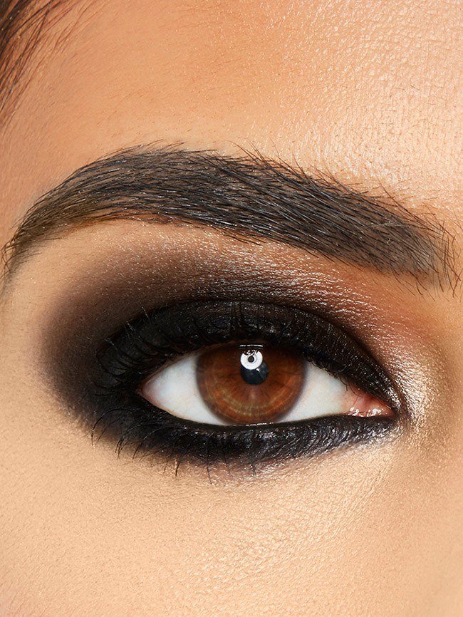 Maybelline Eyeliner - close up of Eye with smokey Eye look 
